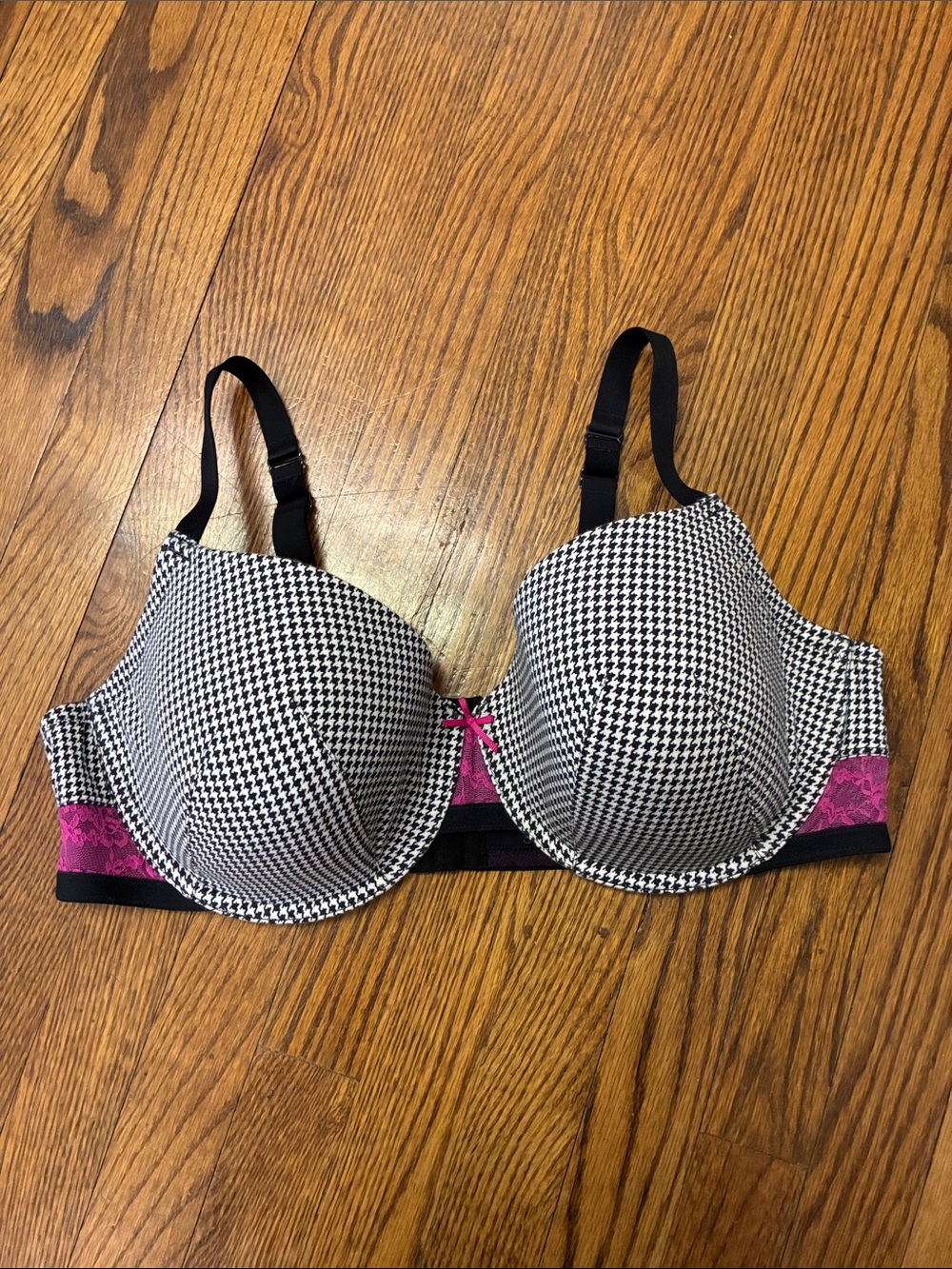 Cacique cotton t shirt Black & White Houndstooth Bra with Pink Accents size 44DD